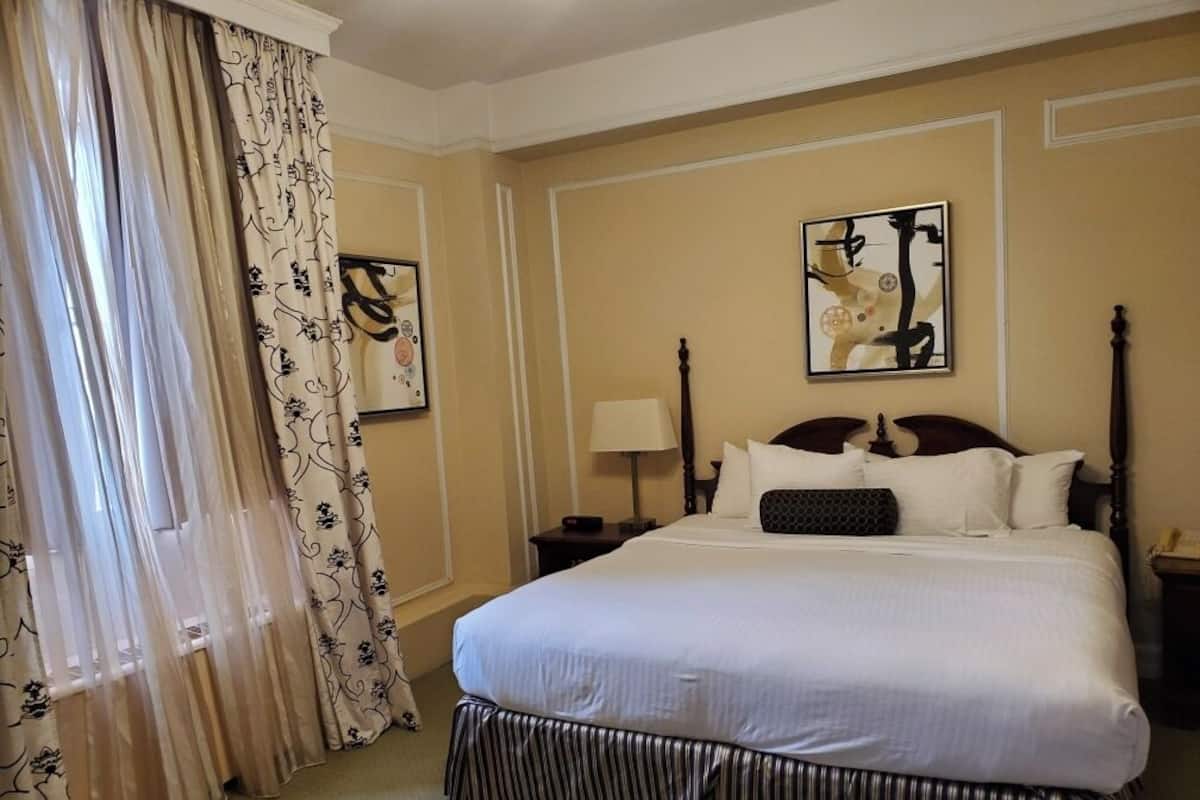 Iron/ironing board, free WiFi, bed sheets, wheelchair access