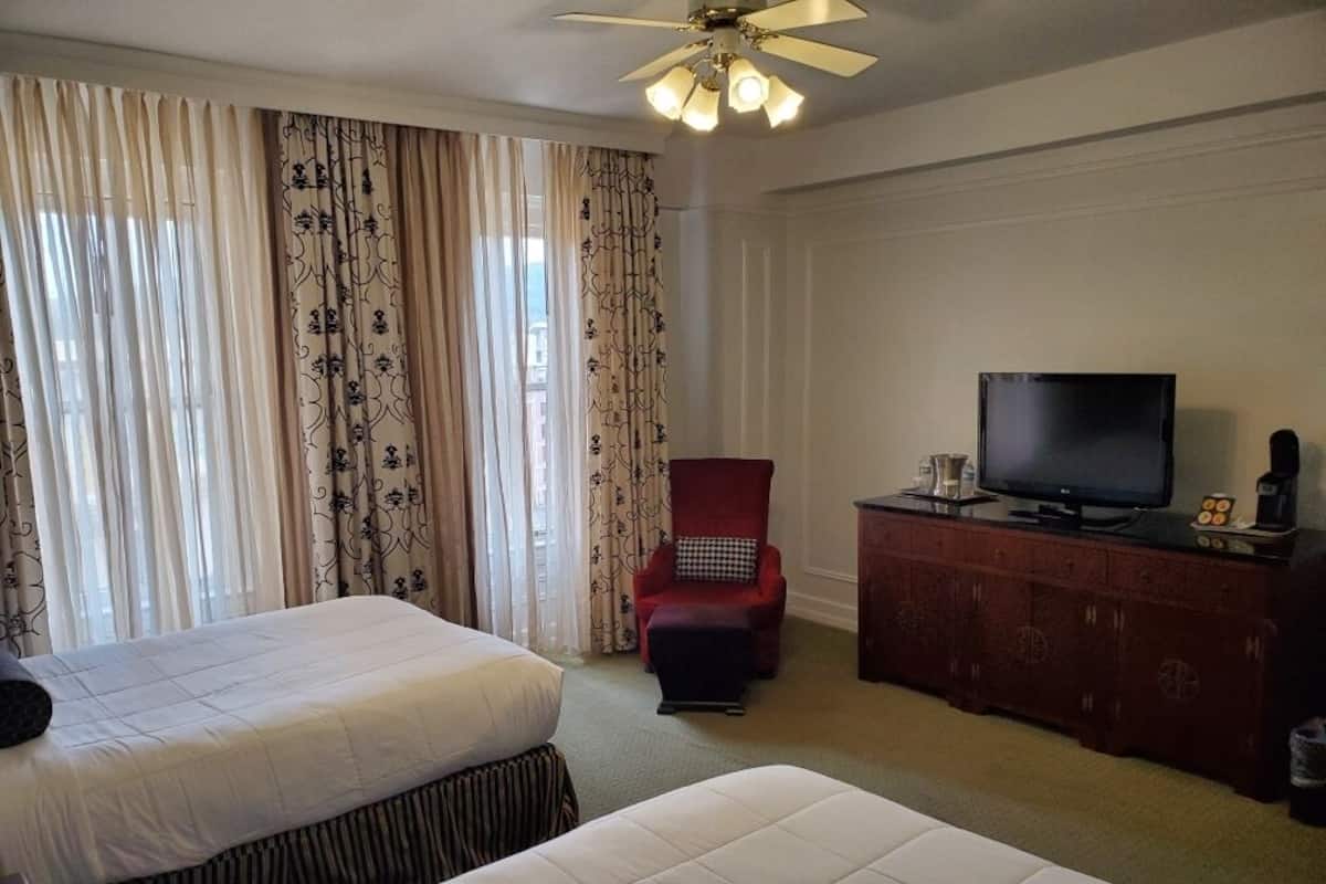 Iron/ironing board, free WiFi, bed sheets, wheelchair access