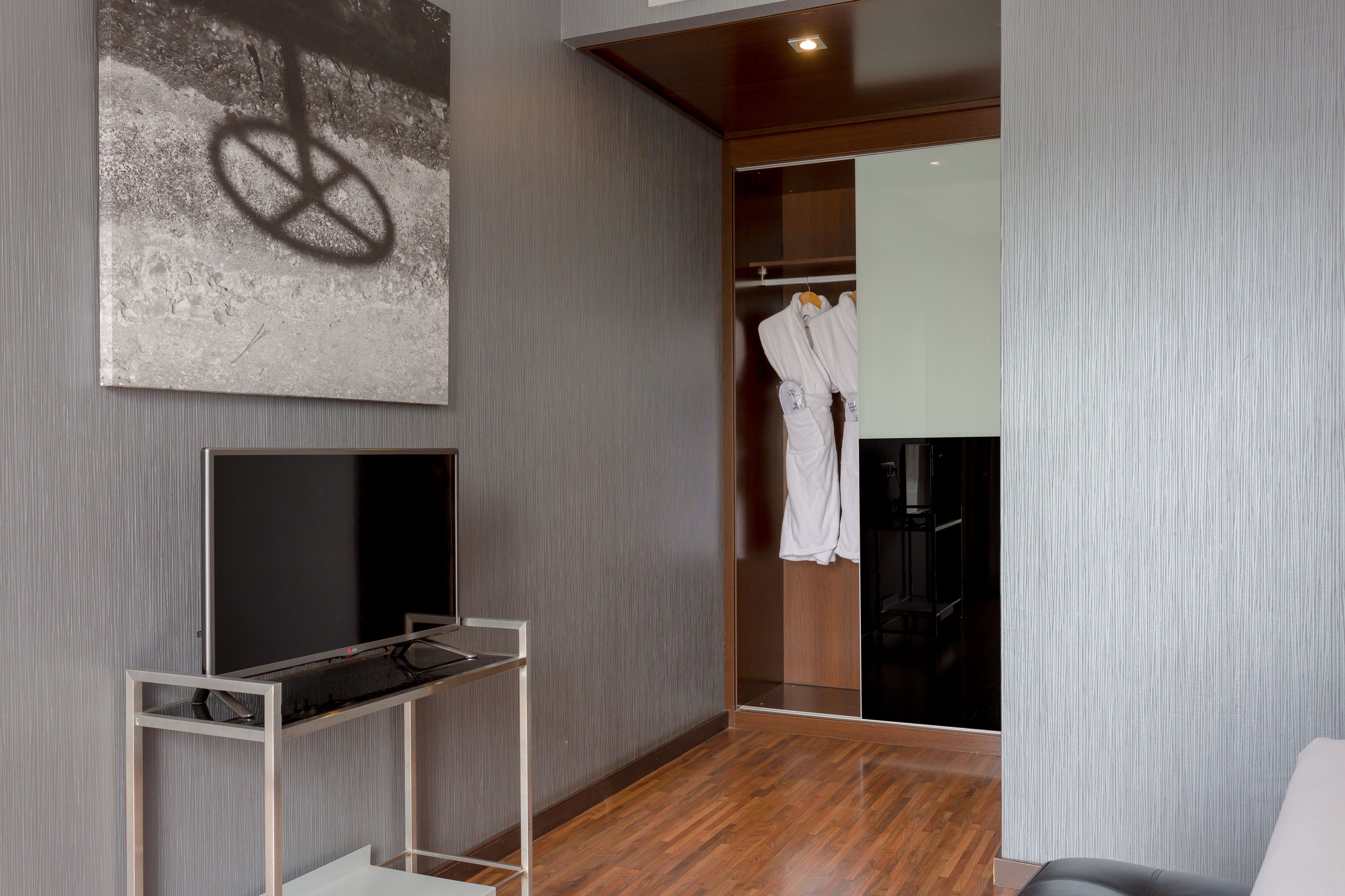 minibar, in-room safe, desk, blackout curtains