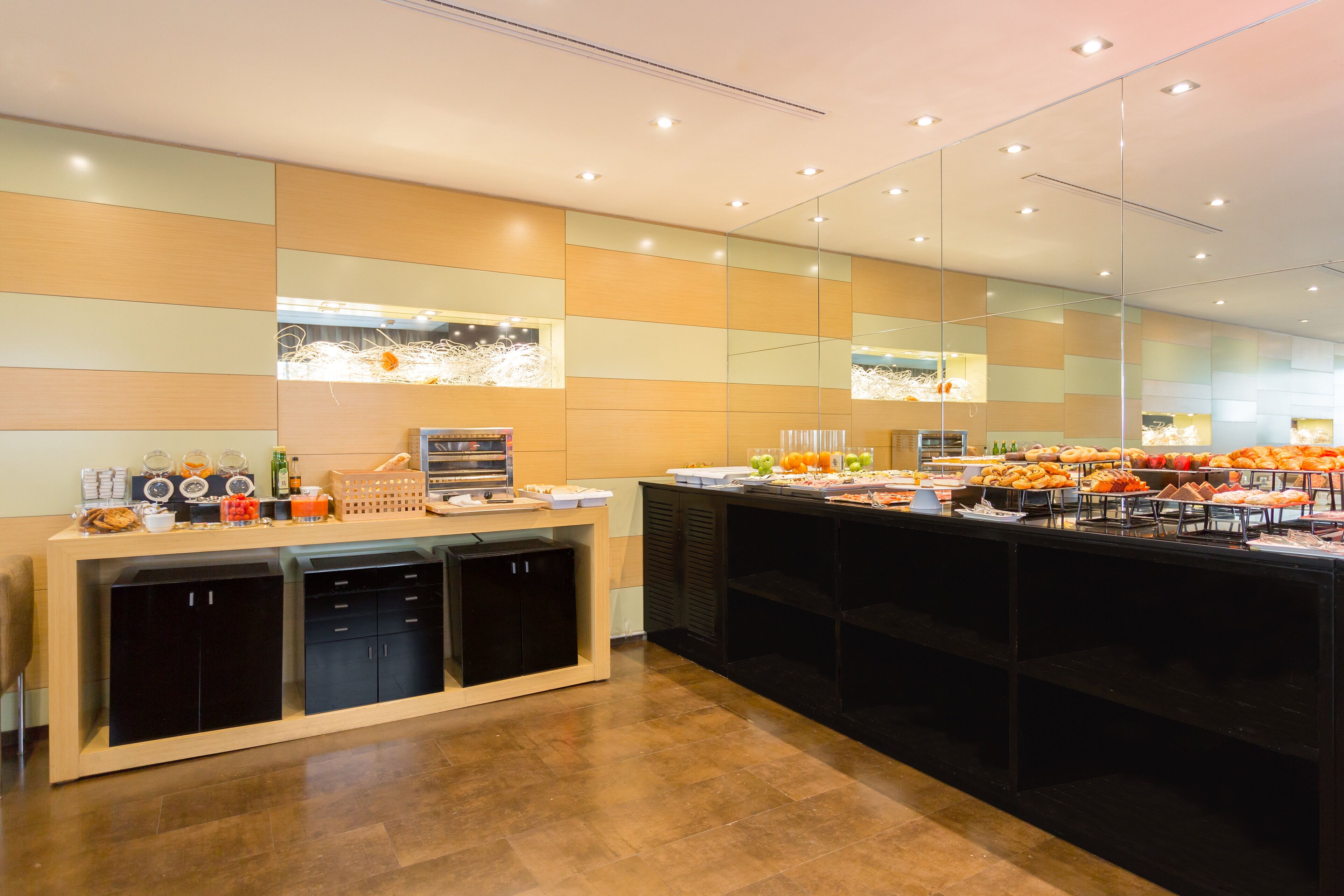 serves lunch and dinner