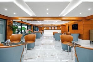 Área de estar no saguão