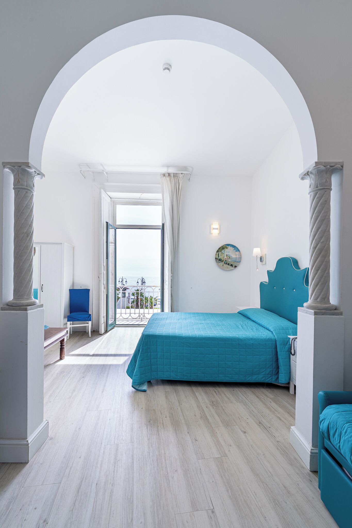 Junior Studio Suite | In-room safe, desk, blackout curtains, iron/ironing board