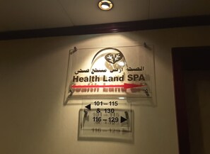 Baño de vapor, tratamientos corporales, aromaterapia y masajes suecos