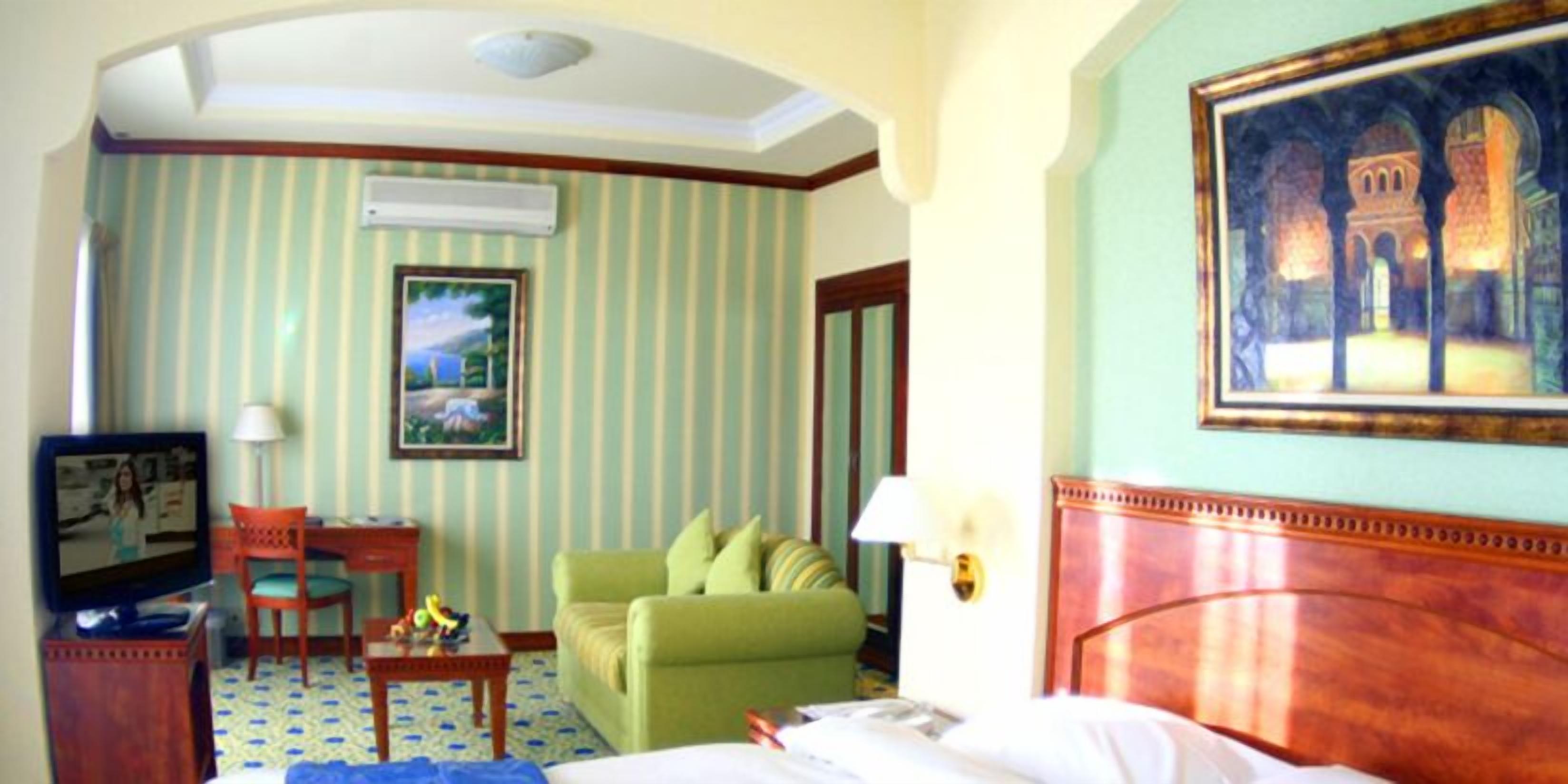 Minibar, in-room safe, individually decorated, individually furnished