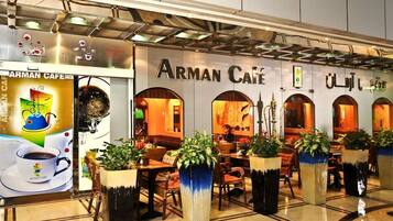 5 restaurants, breakfast, lunch, dinner served; international cuisine