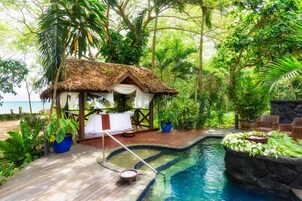 Masajes en la playa, exfoliaciones corporales, tratamientos faciales 