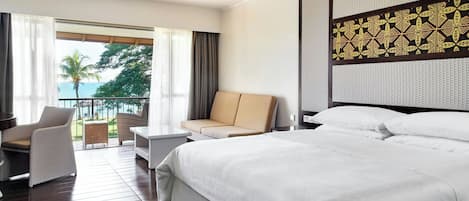 Room, 1 King Bed, Oceanfront (View) | Hypo-allergenic bedding, in-room safe, desk, blackout drapes