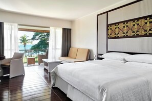 Room, 1 King Bed, Oceanfront (View) | Hypo-allergenic bedding, in-room safe, desk, blackout curtains