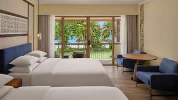 Hypo-allergenic bedding, in-room safe, desk, blackout curtains