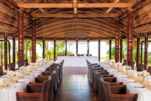 ฝ่ายต้อนรับ