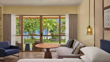 Suite, 1 kingsize bed, uitzicht op zee | Hypoallergeen beddengoed, een kluis op de kamer, een bureau