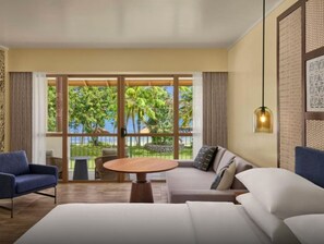 Suite, 1 cama King size, vista al océano | Ropa de cama hipoalergénica y caja de seguridad en la habitación 