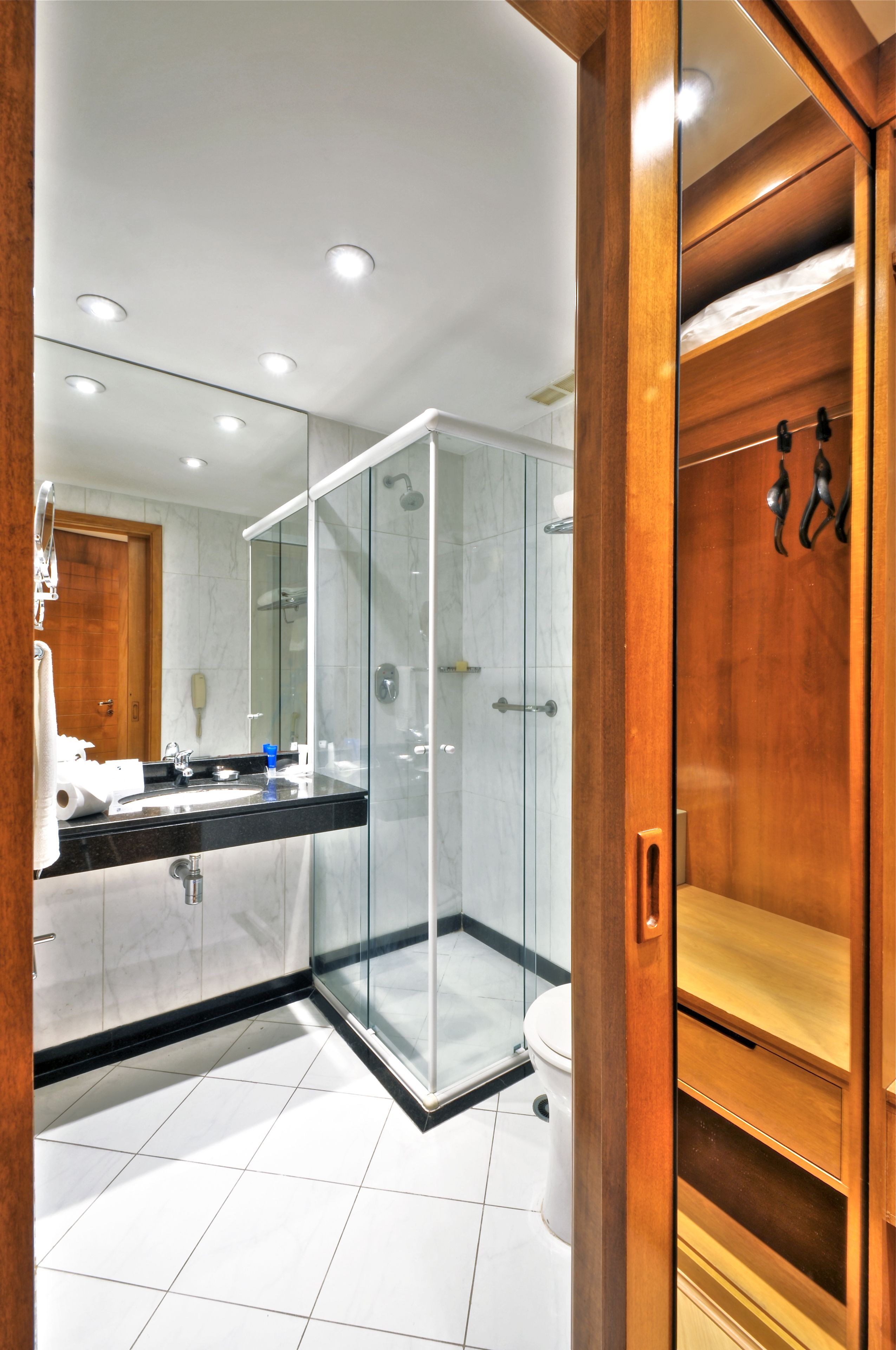 standard twin room | bathroom | shower, free toiletries, hair dryer, towels