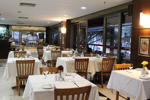 Desayuno buffet incluido los días de semana