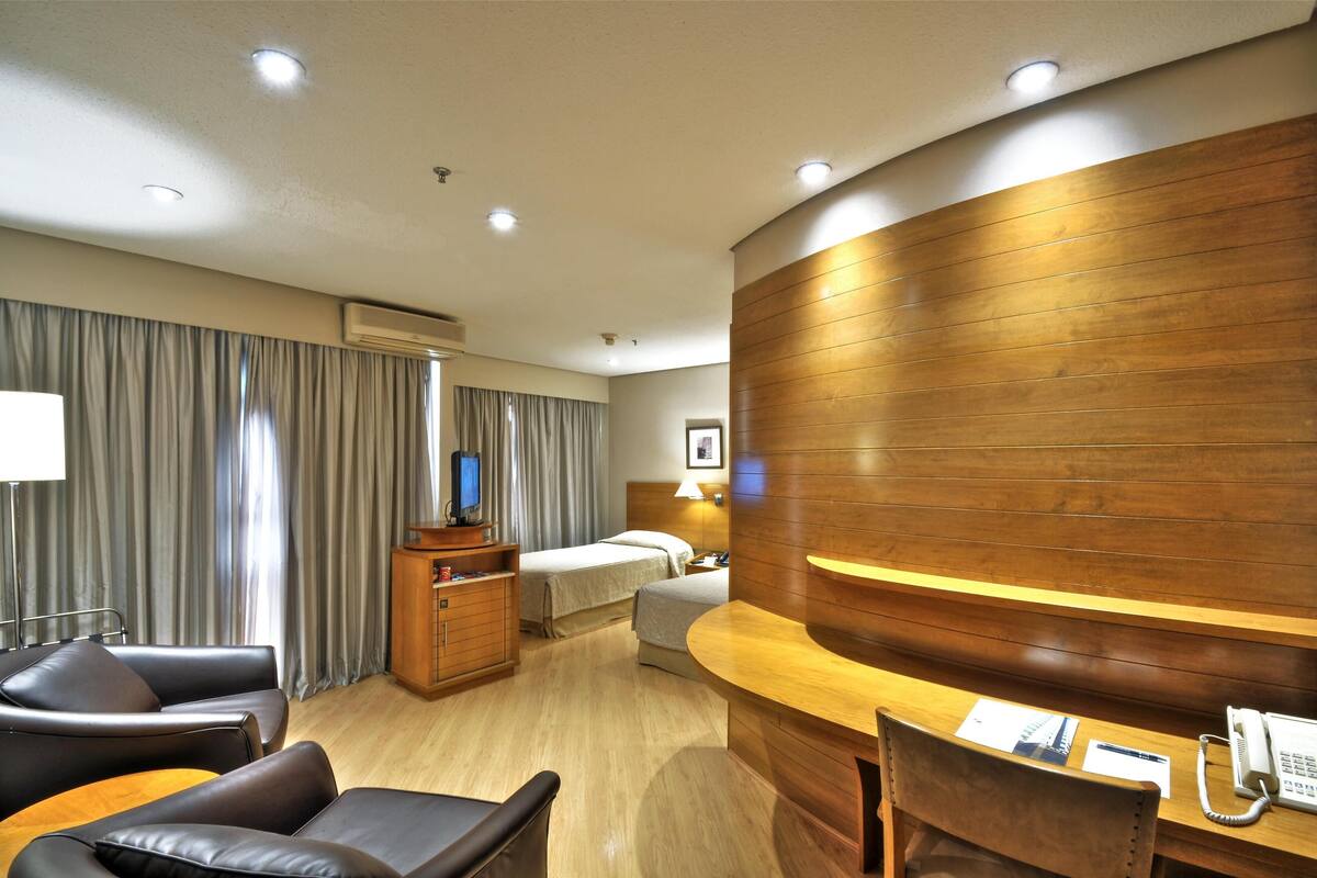 Minibar, caja fuerte, escritorio y sistema de insonorización