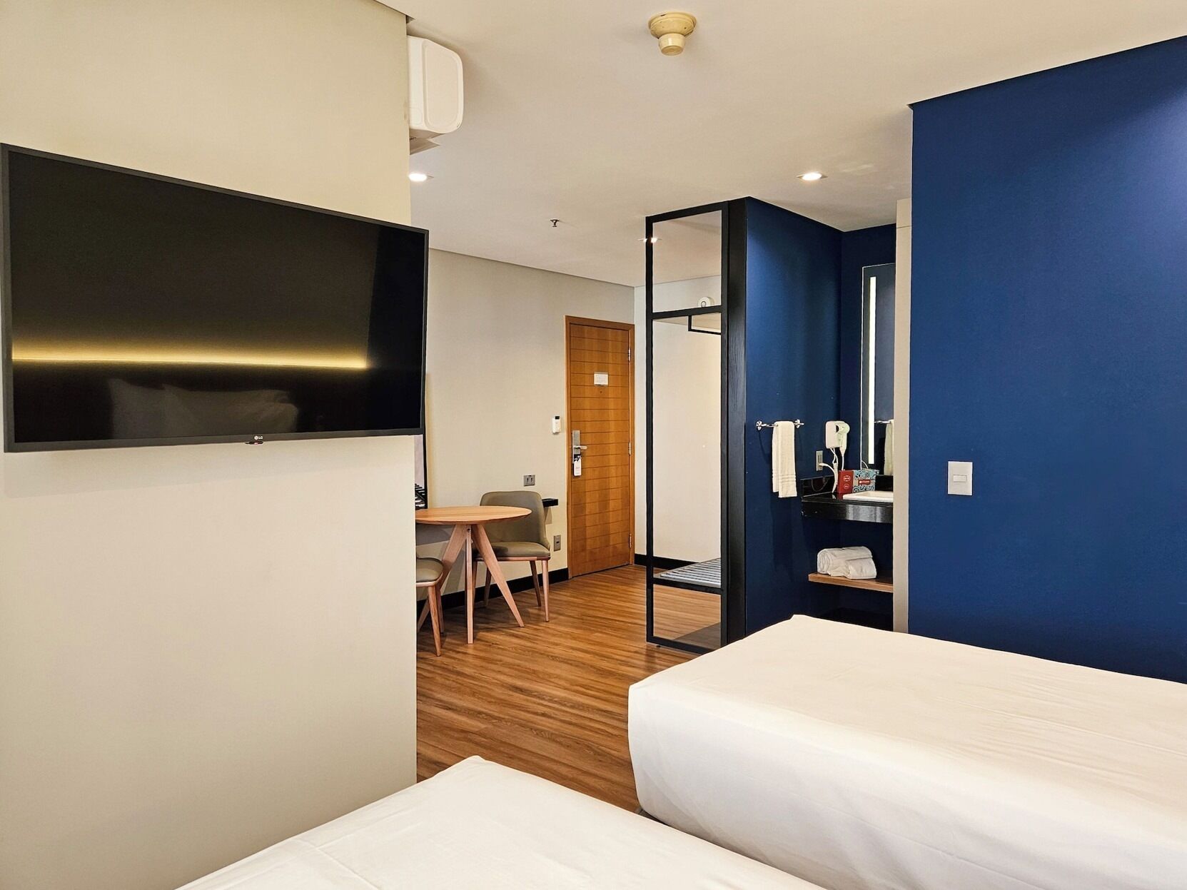 Minibar, coffres-forts dans les chambres, bureau, chambres insonorisées