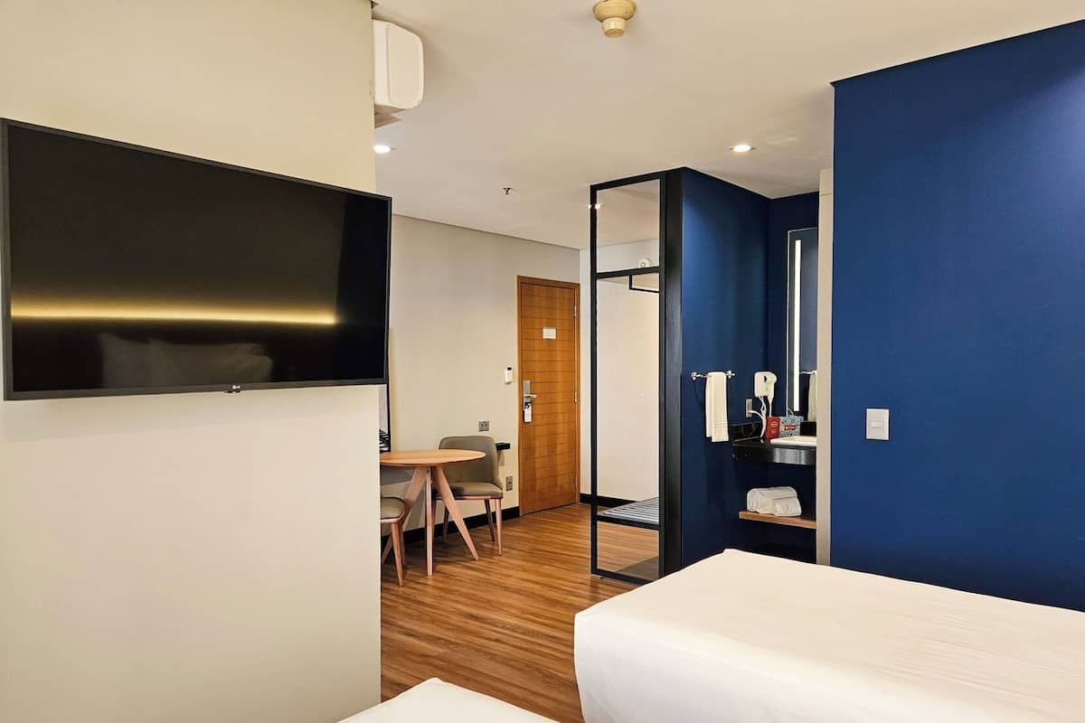 Minibar, caja fuerte, escritorio y sistema de insonorización