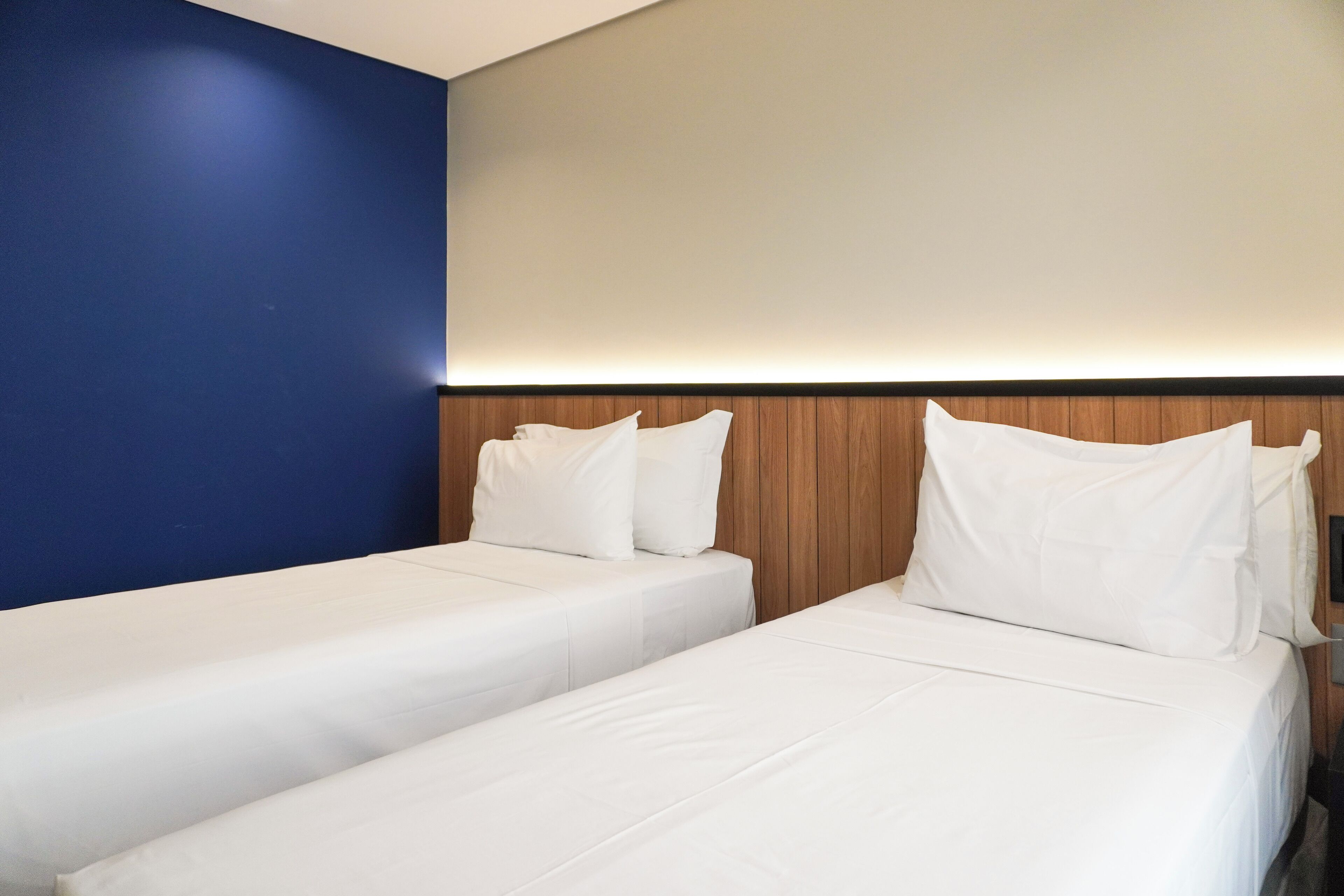 luxury double room, 2 single beds | minibar, in-room safe, desk, soundproofing