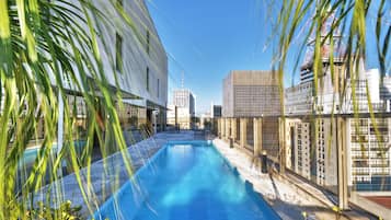 Außenpool, Liegestühle