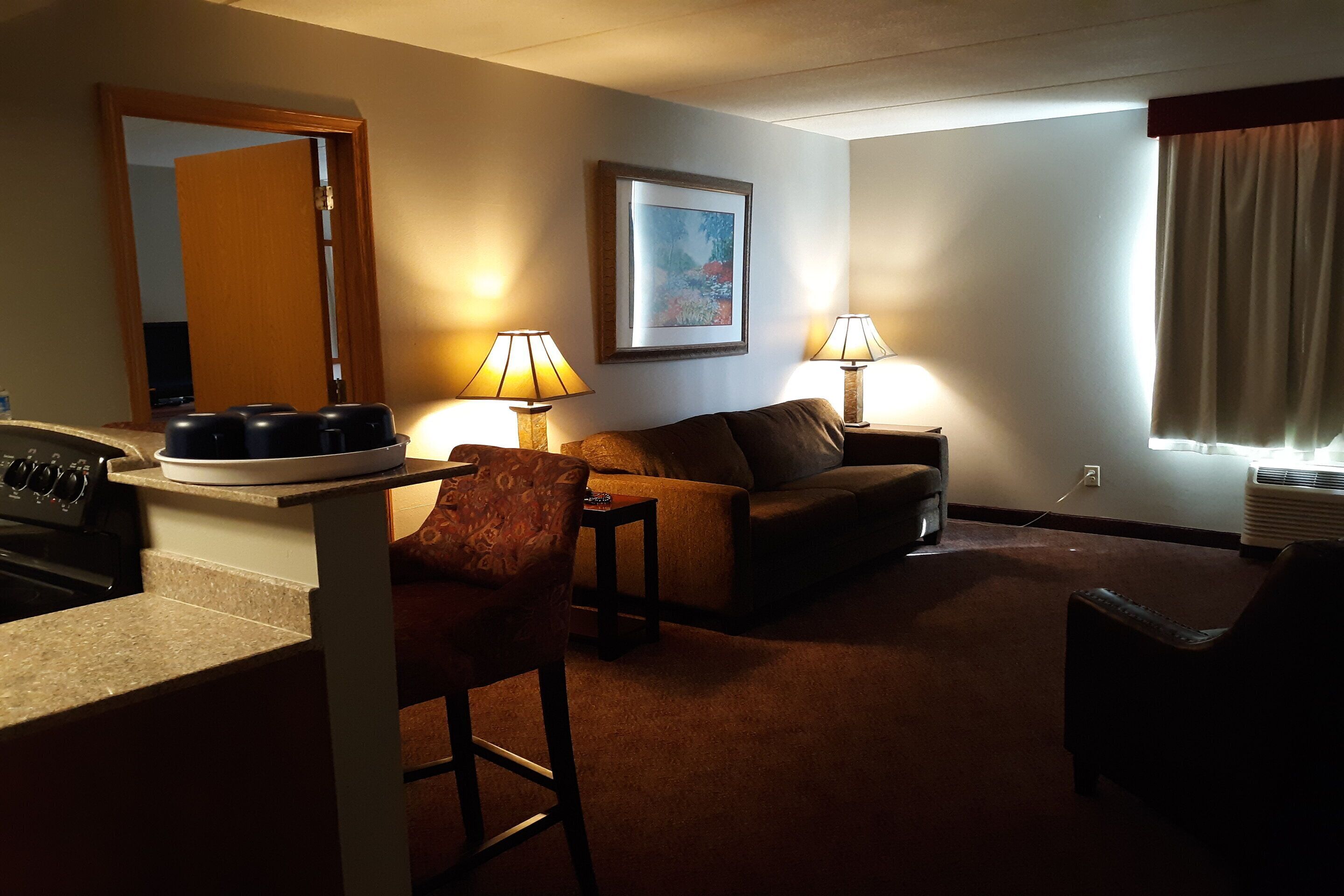 king suite with kitchenette | room amenity