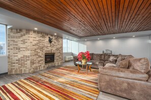 Lobby sitting area - The Dakota (Sioux Falls)