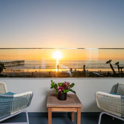 SURF PAD | Balcony