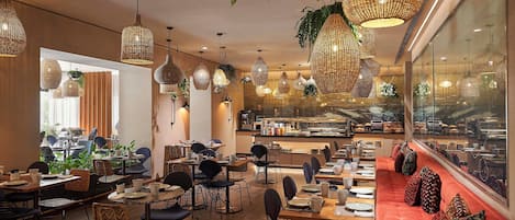 Frukostbuffé varje dag (EUR 16 per person)