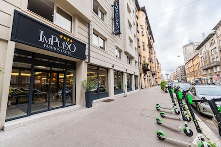 Property entrance. Impulso Hotel by Mellow Mood Hotels