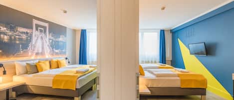 Connecting Family Room | 2 間臥室、客房內保險箱、遮光布/窗簾、熨斗/熨衣板