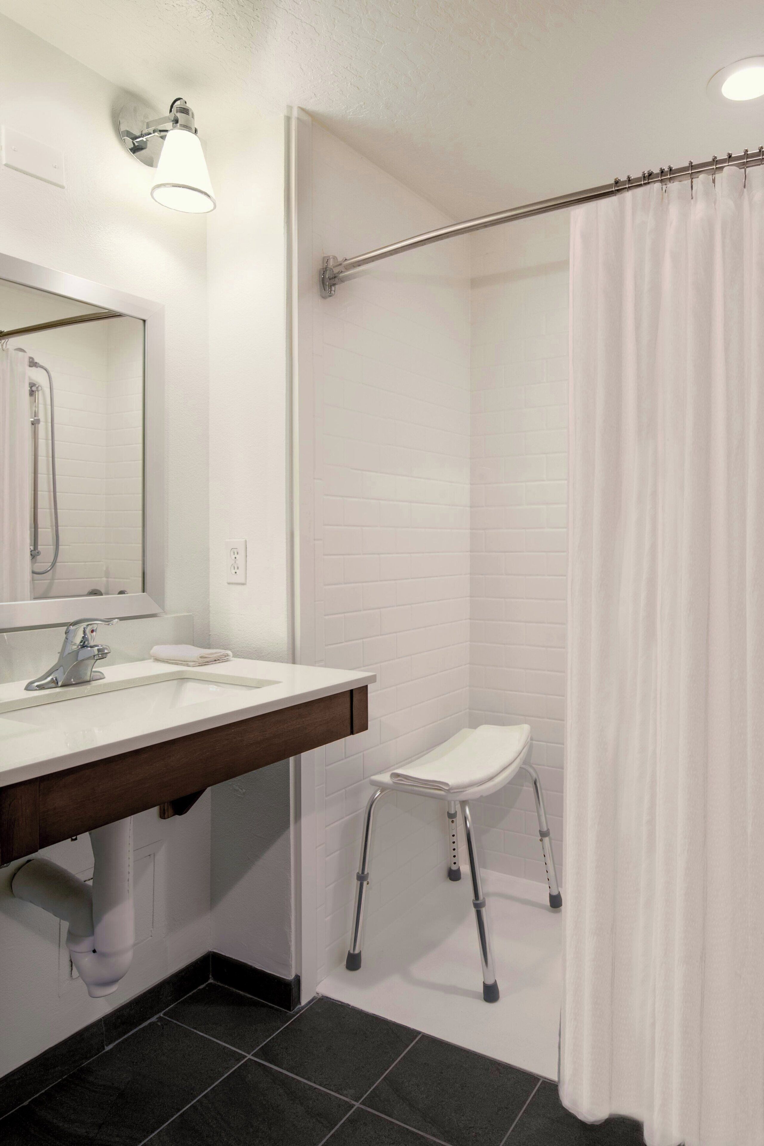 traditional room, 2 queen beds | bathroom | free toiletries, hair dryer, towels