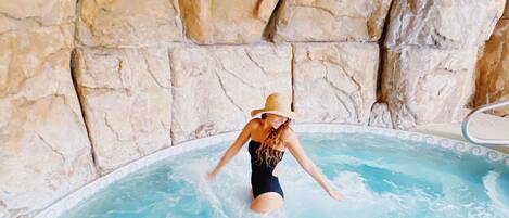 Tina de hidromasaje al aire libre