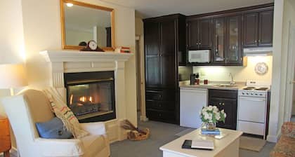 Eagle Harbor Inn