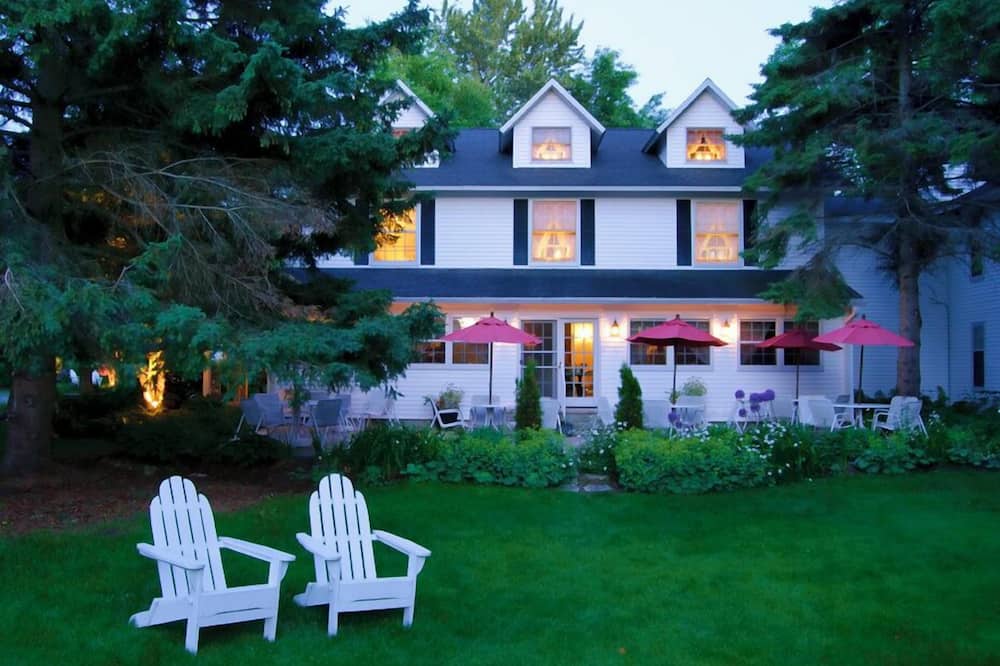 Eagle Harbor Inn