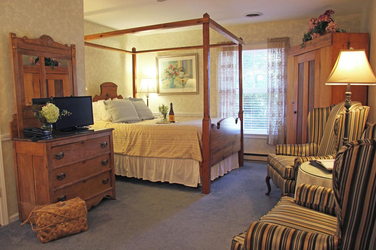 1 bedroom, down comforters, pillowtop beds, blackout drapes