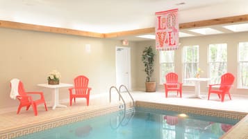 Indoor pool, sun loungers