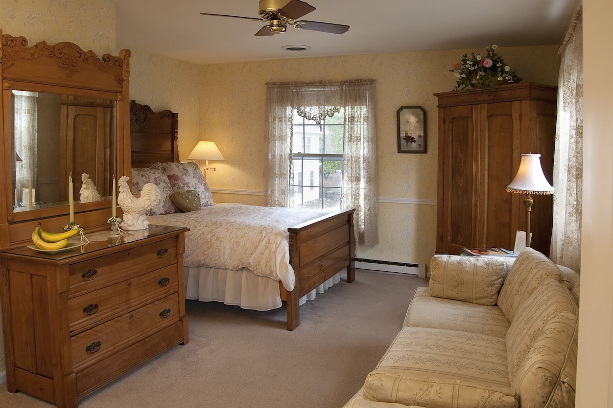 Room | 1 bedroom, down comforters, pillowtop beds, blackout drapes