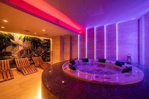 Bañera de hidromasaje interior