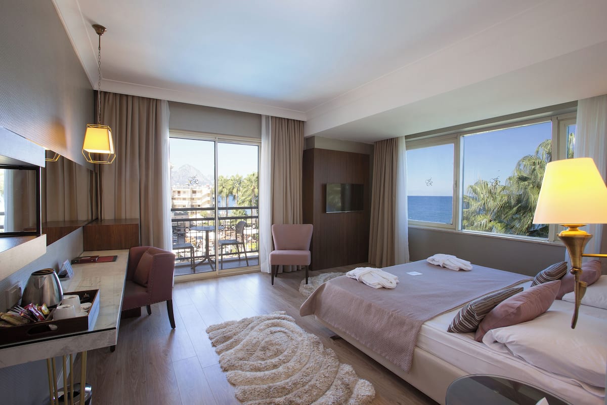 Deluxe Room | In-room safe, desk, laptop workspace, free WiFi