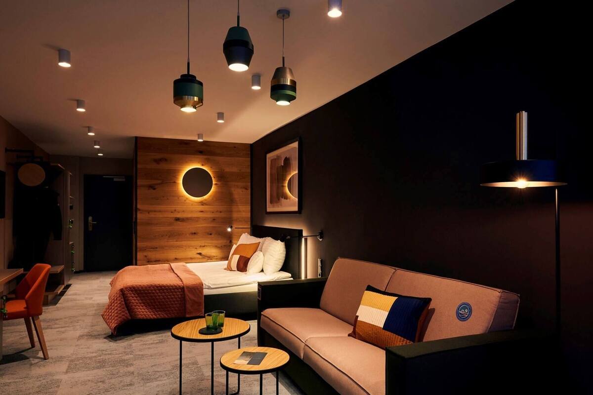 房內夾萬、書桌、手提電腦工作空間、免費 Wi-Fi