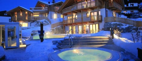 Indoor pool, outdoor pool, sun loungers