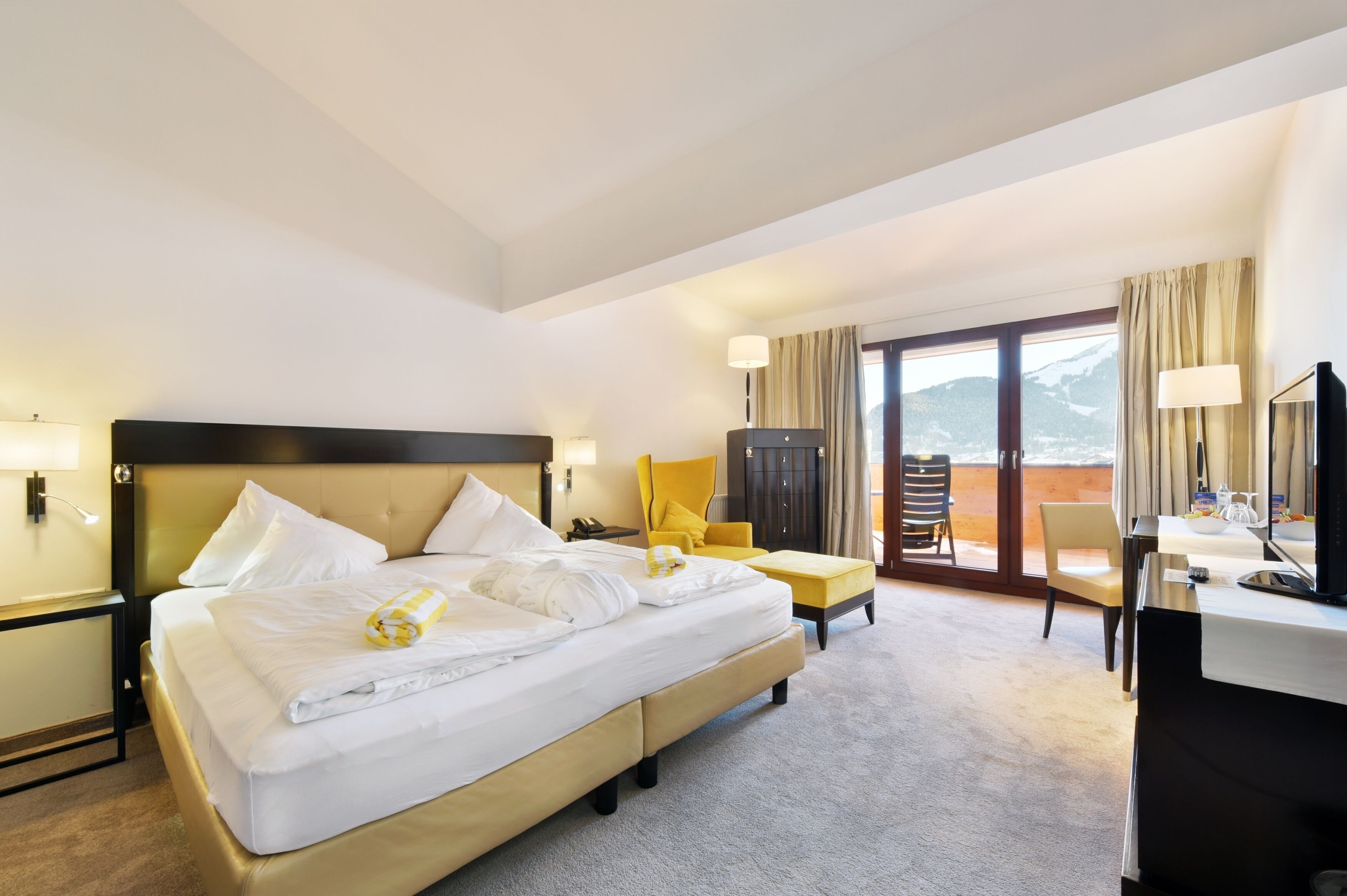 房內夾萬、書桌、手提電腦工作空間、免費 Wi-Fi