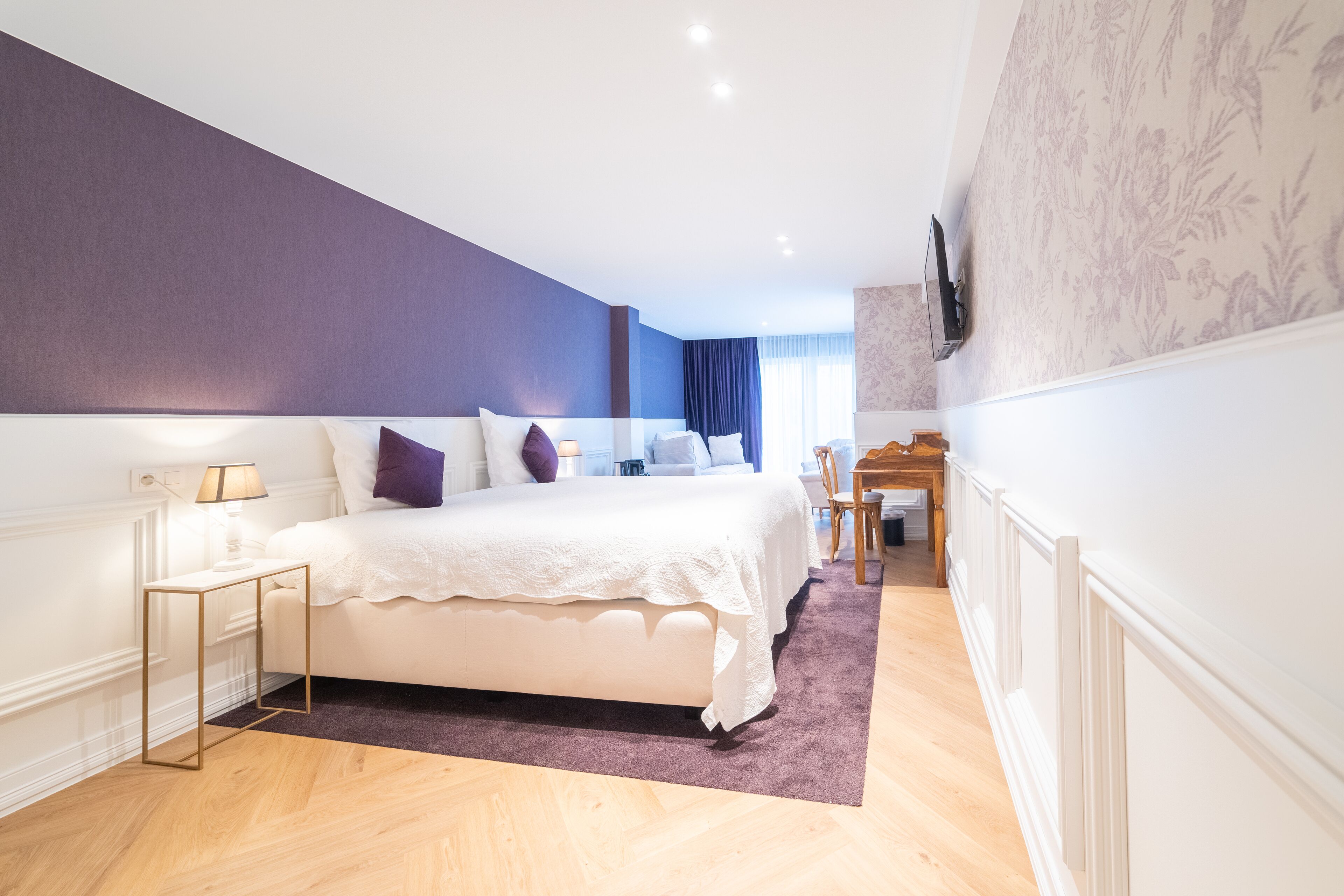 romantic double room, 1 queen bed | minibar, in-room safe, individually decorated, individually furnished