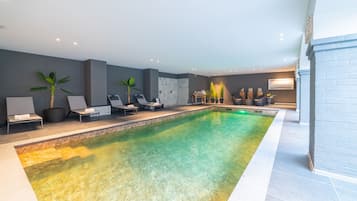 Indoor pool, pool loungers