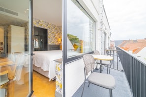 Basic Room | Minibar, in-room safe, individually decorated, individually furnished