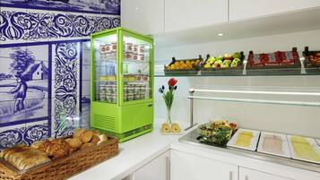 Dagelijks ontbijtbuffet (EUR 17.5 per persoon)