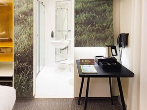 Double Room (Small) | Coffee and/or coffee maker