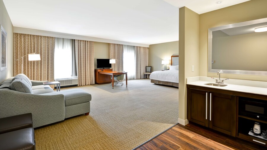 Hampton Inn & Suites Charleston Airport