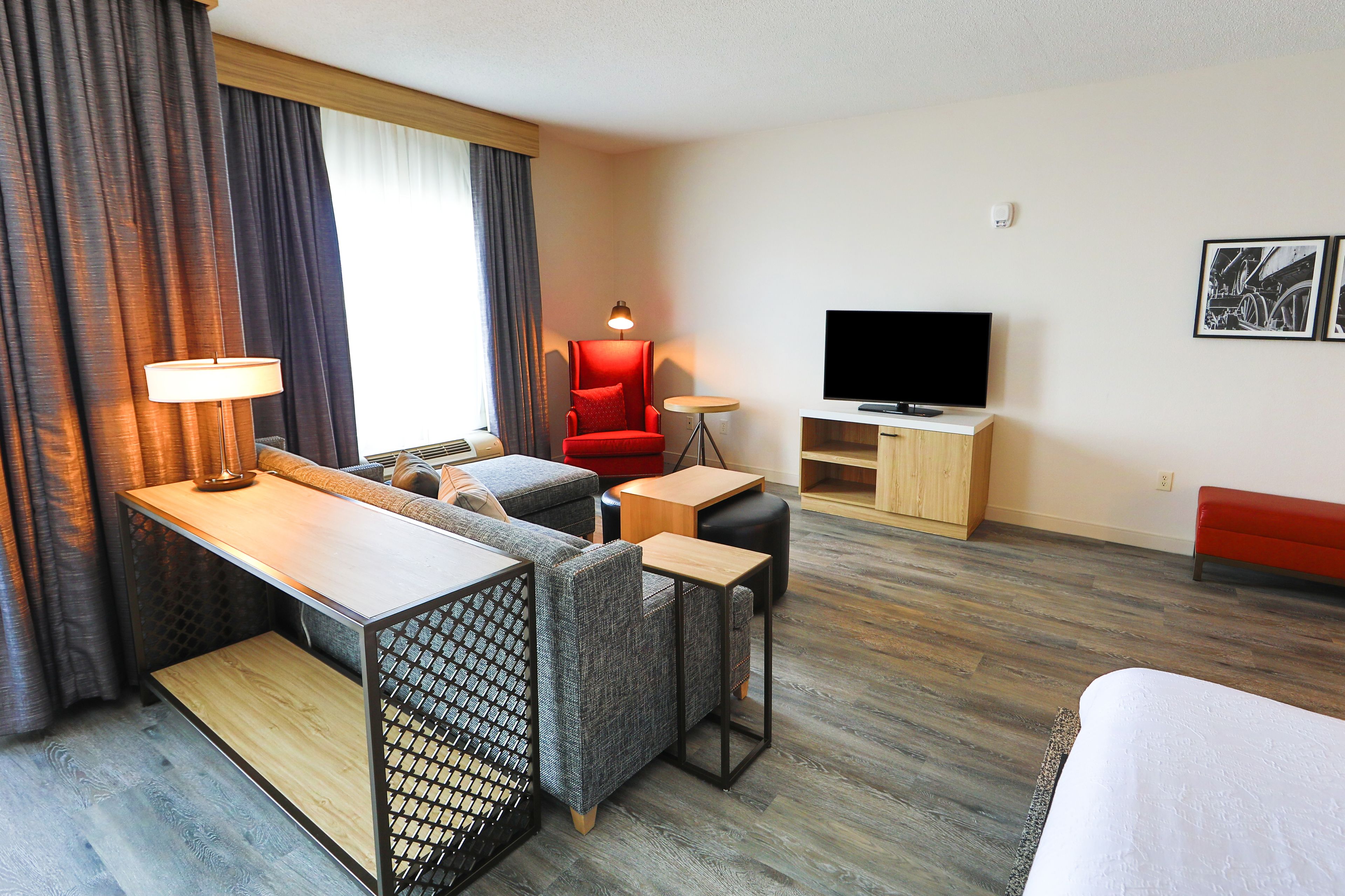 room, 1 king bed (oversized) | hypo-allergenic bedding, down duvets, in-room safe, iron/ironing board