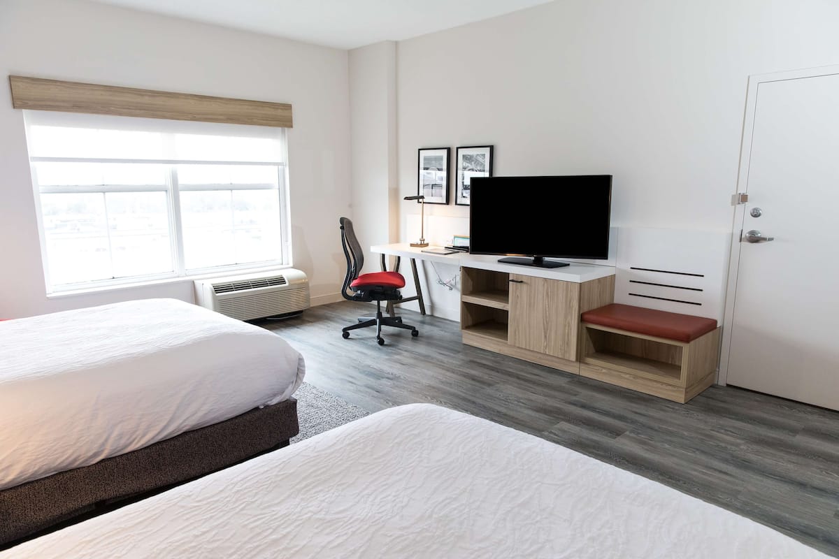 Hypo-allergenic bedding, down comforters, in-room safe