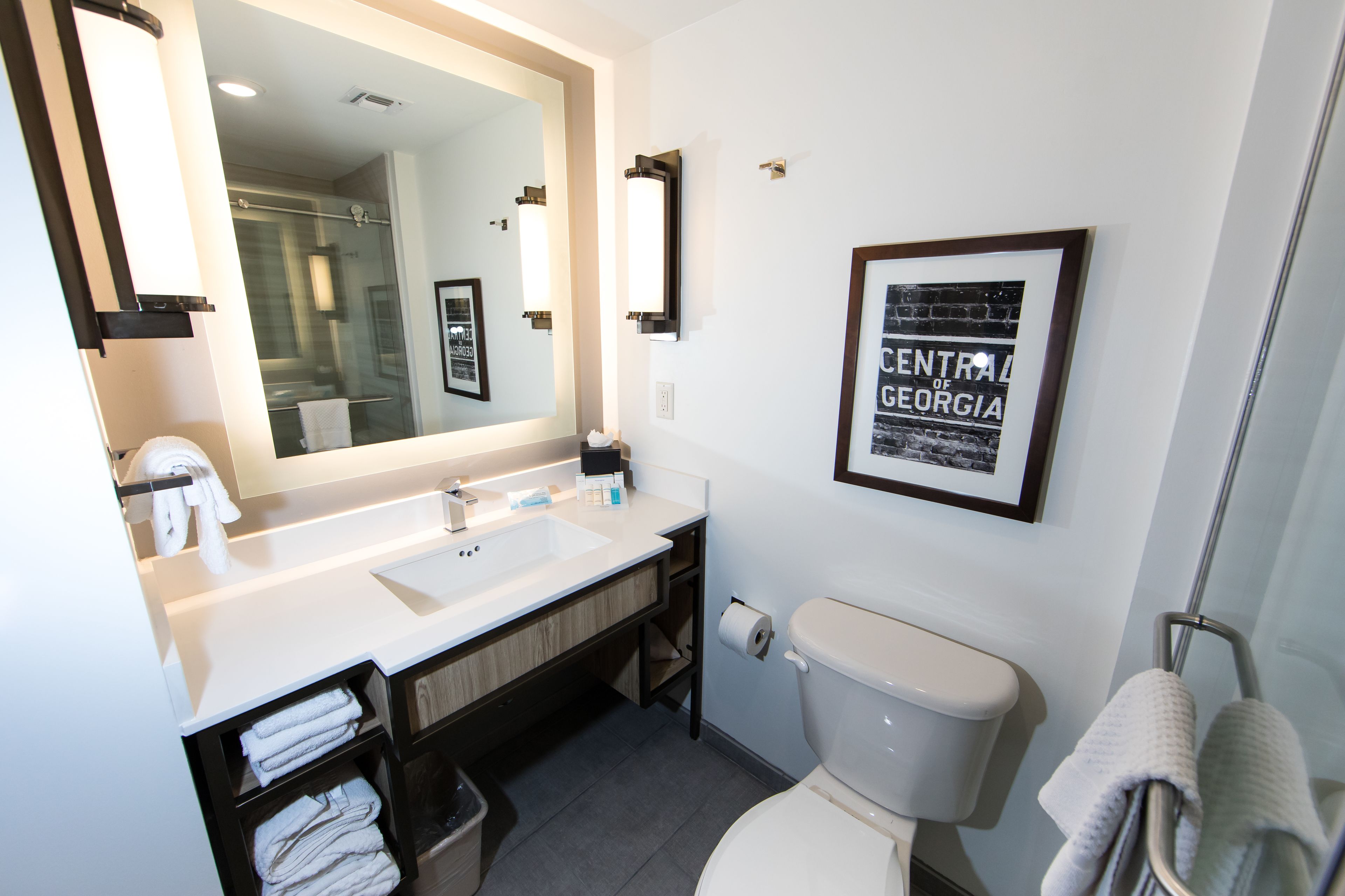 suite, 1 bedroom | bathroom | shower, designer toiletries, hair dryer, bidet